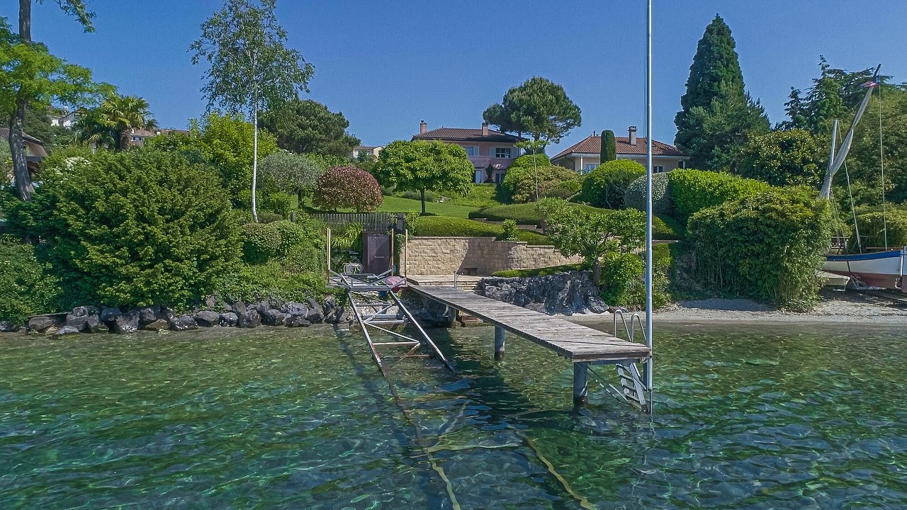 Villa pieds dans l'eau à Buchillon