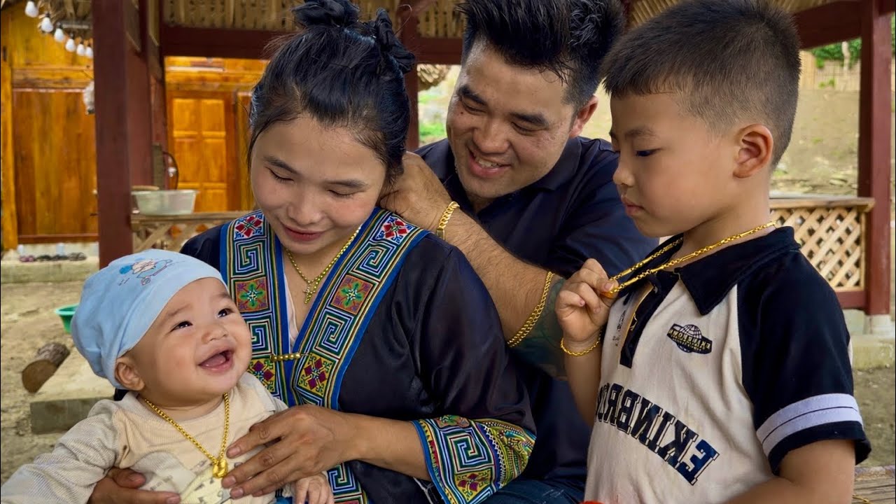 CEO Max Secret Love &ndash; A Necklace Gift and Complete Happiness with His Wife Li Zi Ca and Two Children