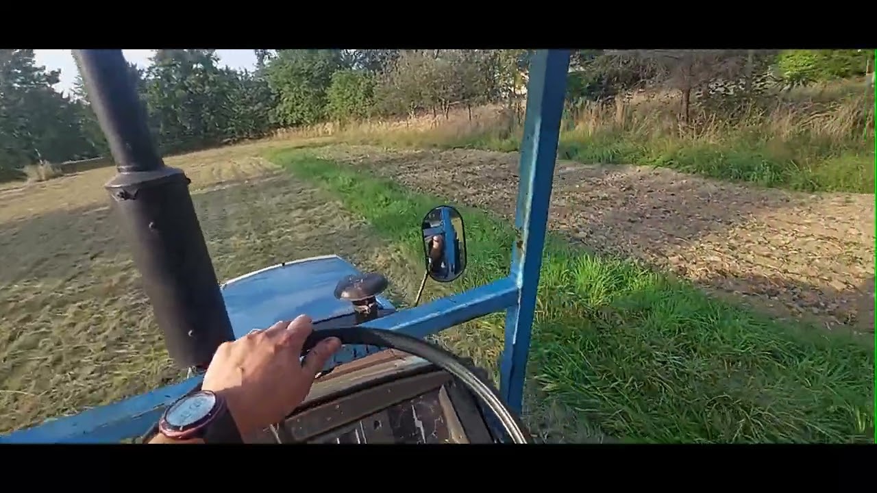 Sianokosy 2024 | traktorek Mitsubishi MT 2201, kosiarka, obracarka i zgrabiarka w akcji