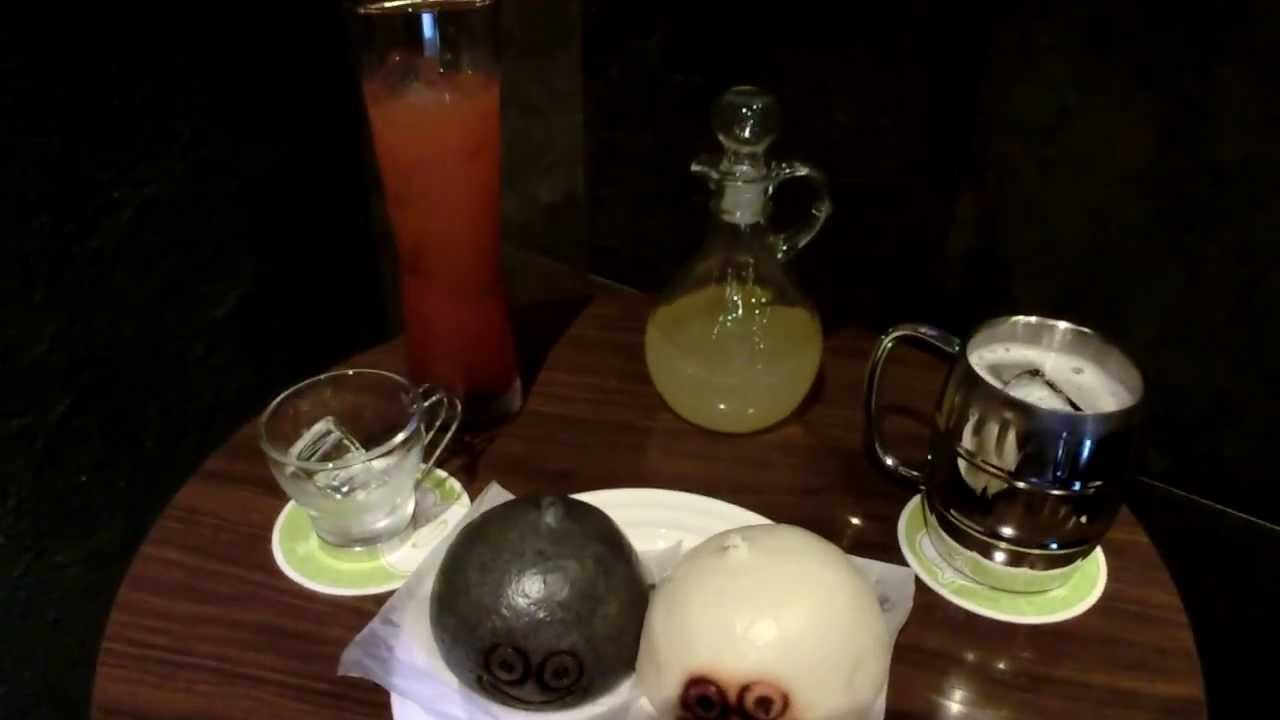 Bebidas Luida&acute;s Bar Dragon&acute;s Quest de Roppongi Japon