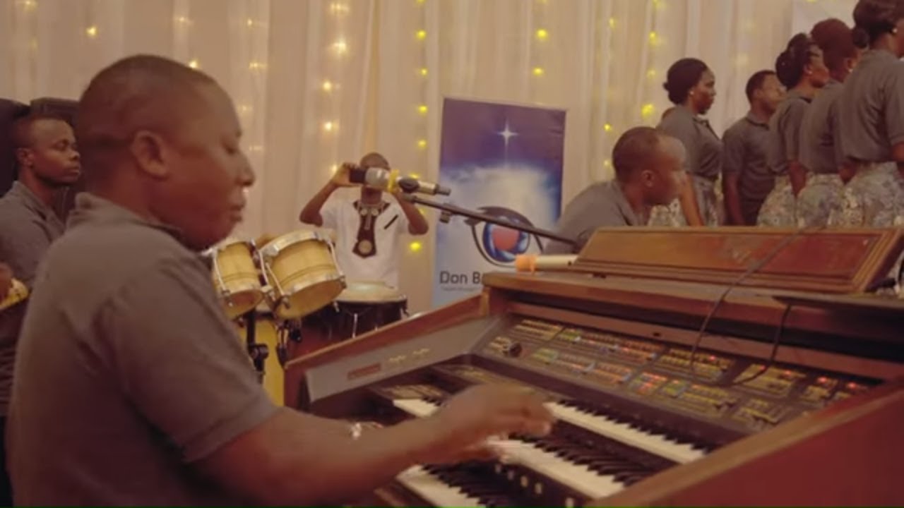 Mt. Kizito Makuburi walivyoimba Njooni Tuabudu katika tamasha la Yesu Ni Mwema TYM-8 (Episode 4)