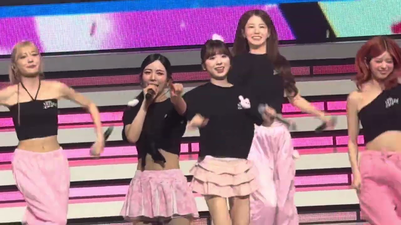 NiziU三重公演2025年10月29日　26席目から　撮影可能タイムフルNiziU初のホールツアーNEW EMOTION 