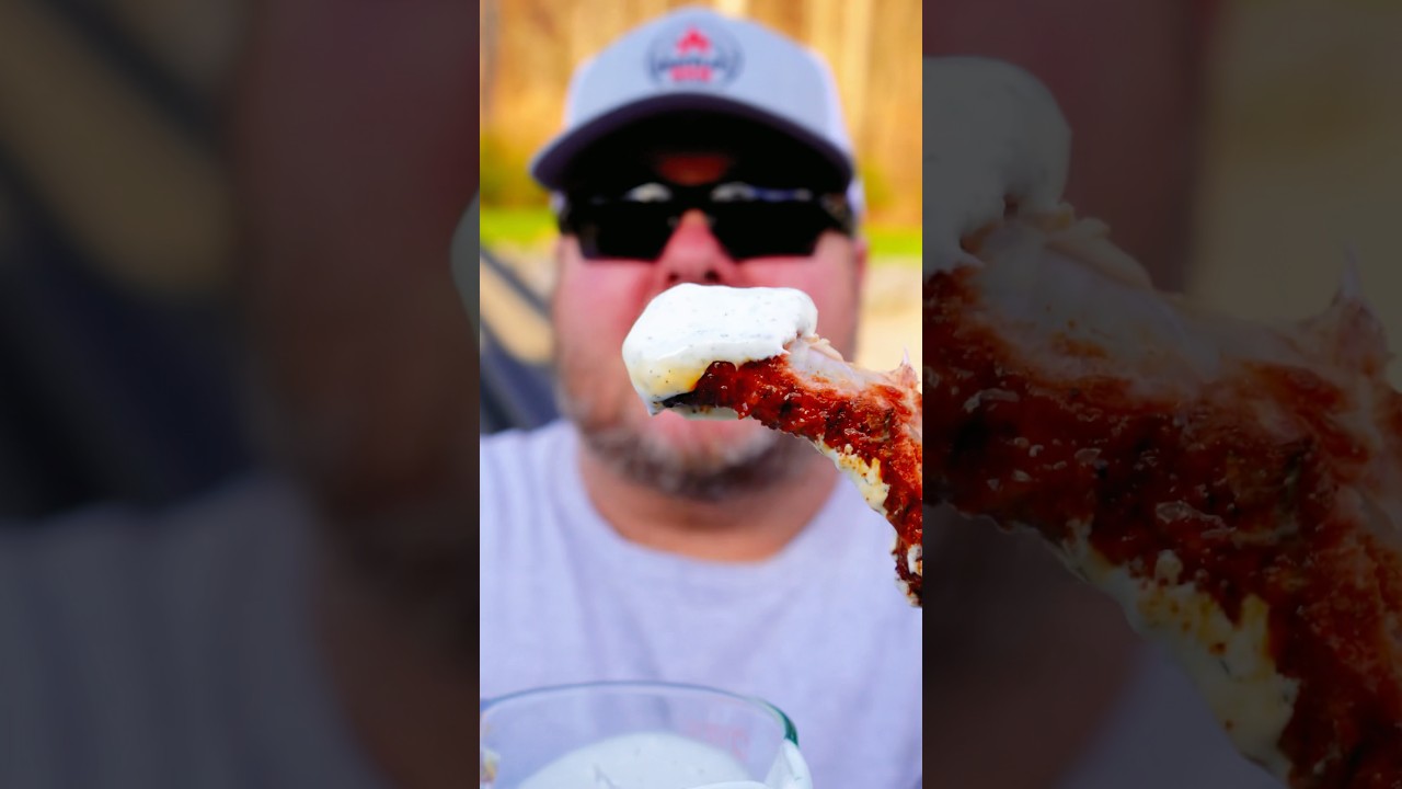 Рёбрышки в стиле Баффало 🍖🔥 Нежные, копчёные и с пикантным соусом Баффало! #BentleyBBQ