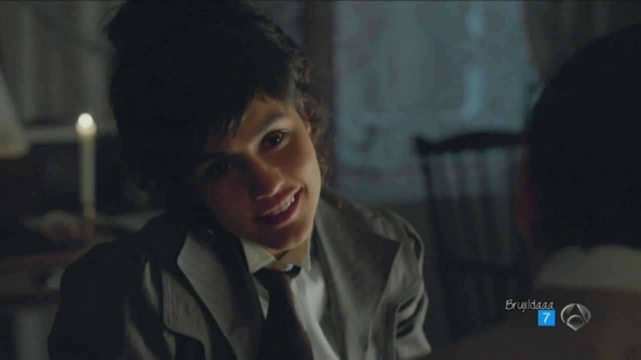 Andrés se lanza y besa a Maite [Gran Hotel]