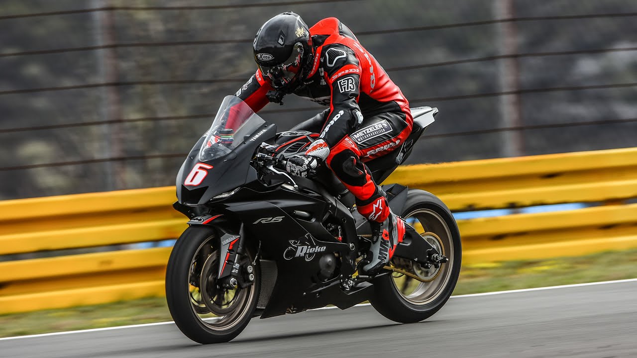 Meddes on a Yamaha R6 2019