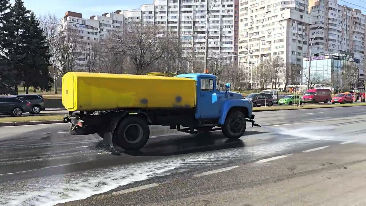На Ботанике моют дорогу, бул.Дачия.15.03.2026