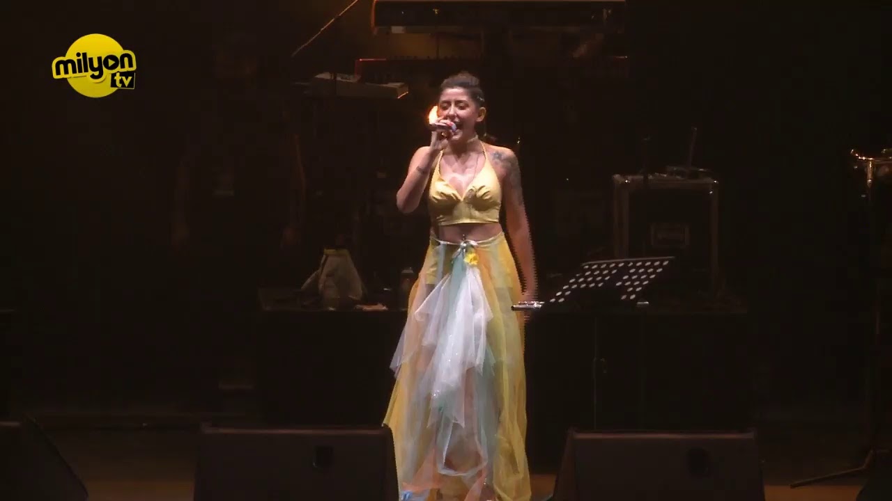 Melek Mosso @ Zeytinli Rock Festivali Canlı Yayın