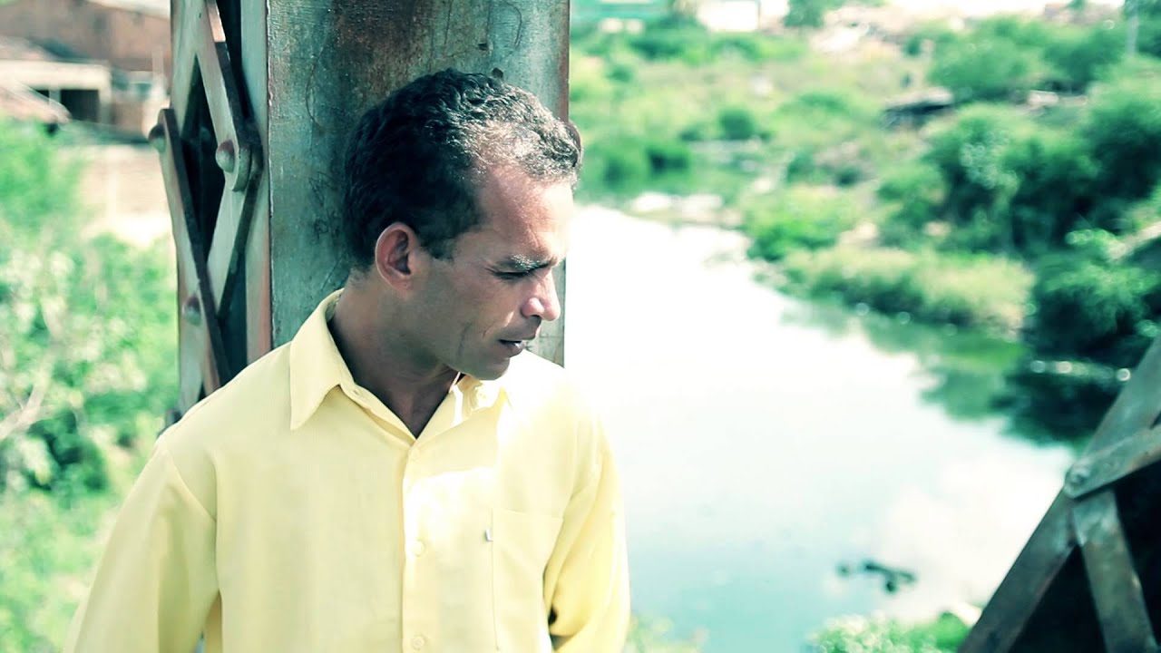 Ao p&eacute; da cruz - Tavares Silva (clipe Oficial)
