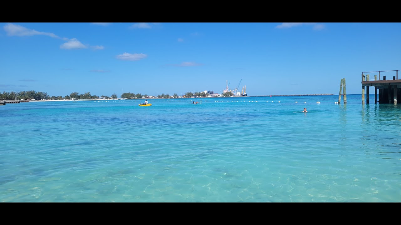 Walking to Junkanoo beach from cruise port - Nassau, Bahamas - free public beach