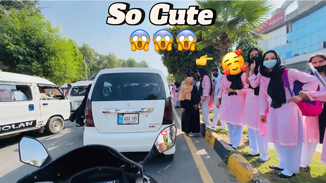 So Cute Girls 😍|| College reaction on superbike 😱 in Pakistan 🇵🇰