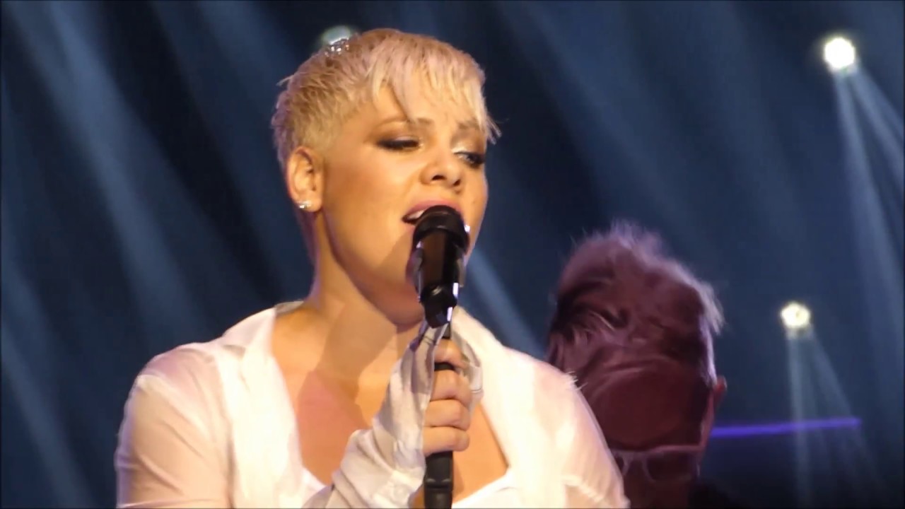Pink - I Am Here (Live in Melbourne - Australia)