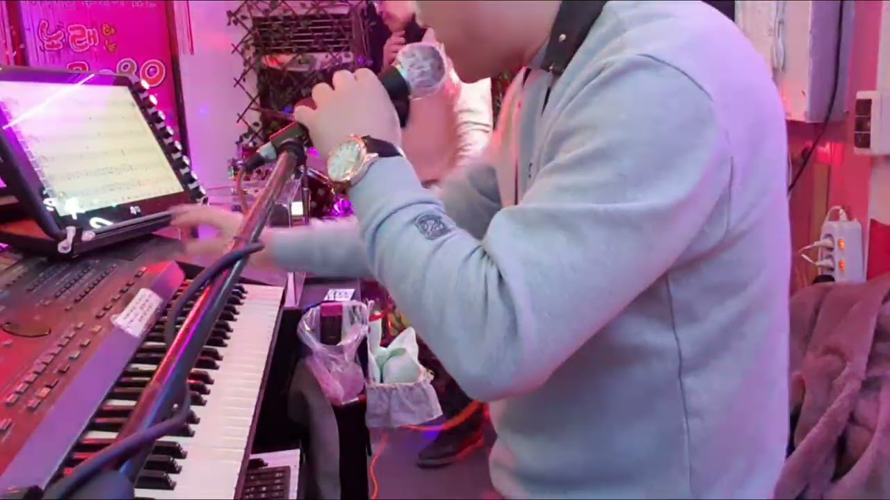 🎵1.하얀나비(김정호) 2.사랑불(신승태) 3.고향집(양지원) 4.별빛같은나의사랑아(임영웅)#박태호밴드마스타반주 ⏰️3월12일자영상#노래하는7080