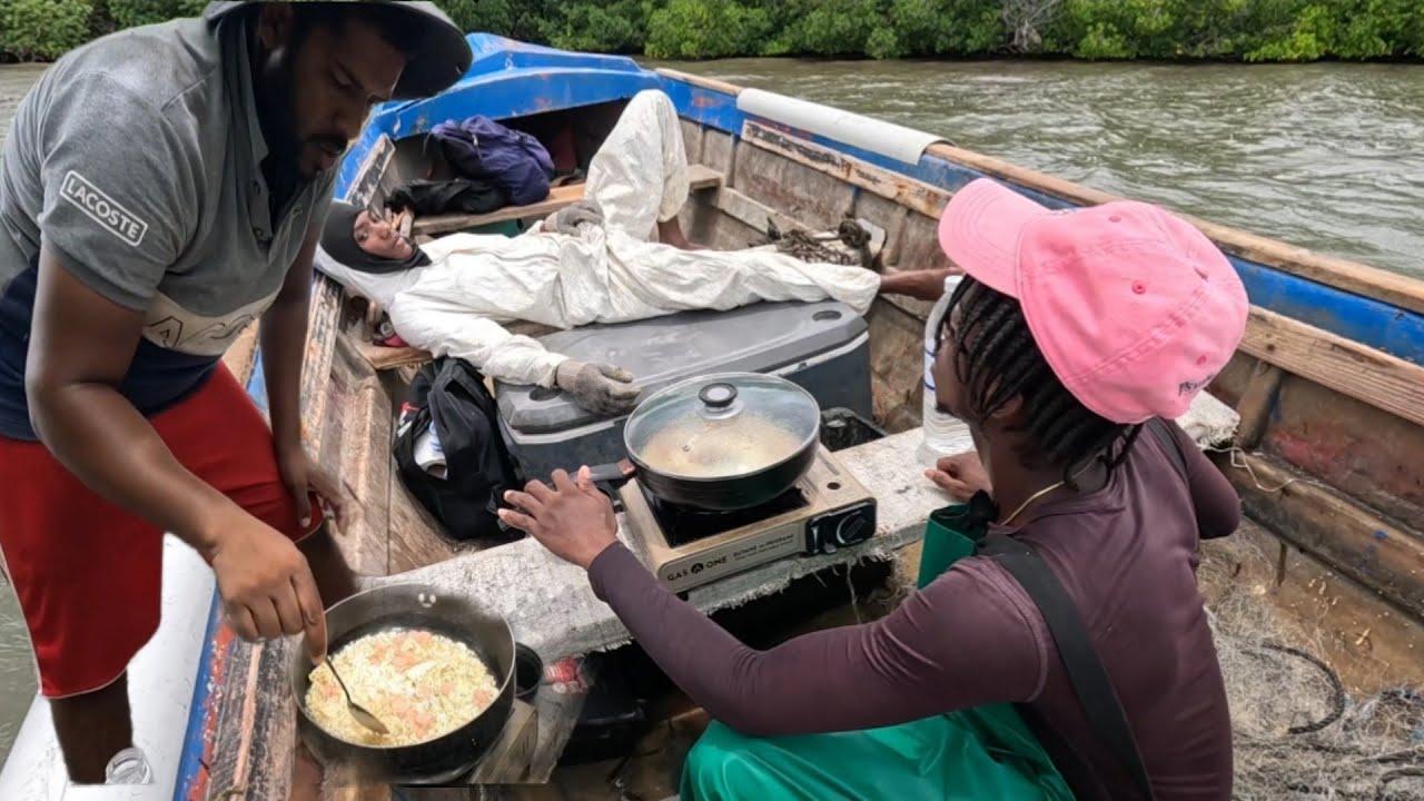 COOKING ON THE BOAT WHILE FISHING WE HAD TO HOLD DOWN THE POT🇯🇲🇯🇲🇯🇲🇯🇲🇯🇲🇯🇲🇯🇲🇯🇲🇯🇲🇯🇲