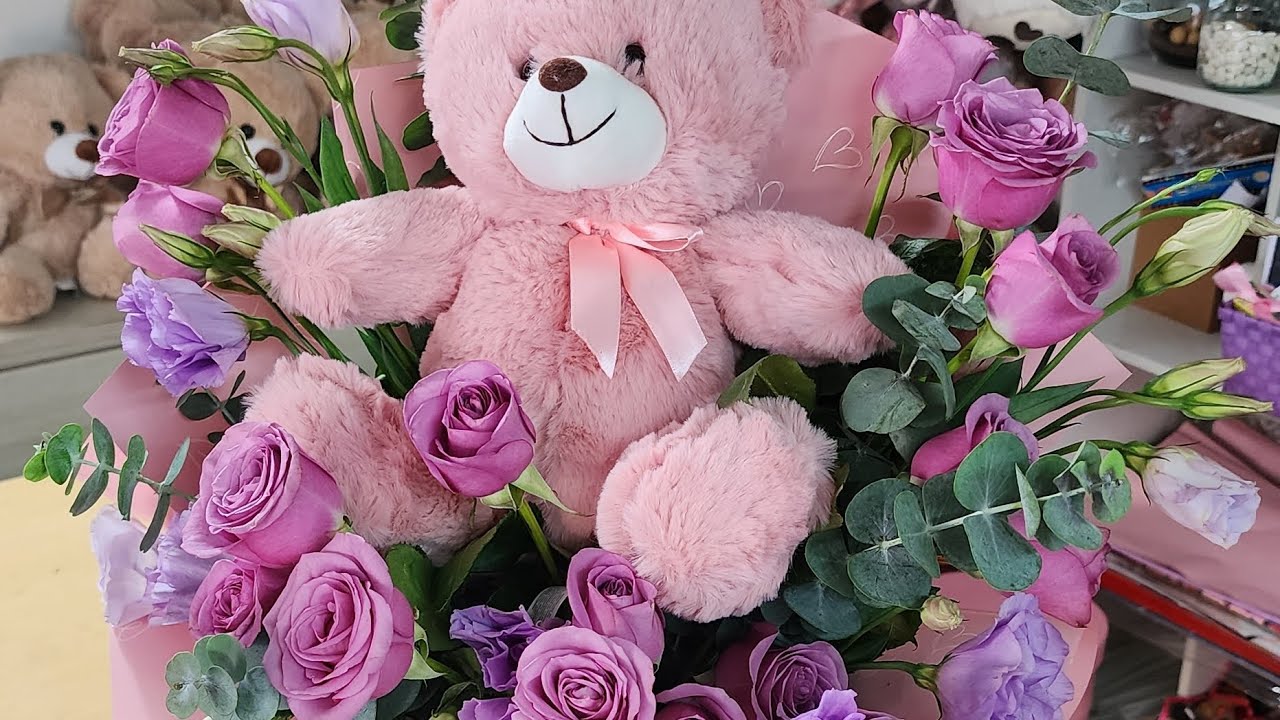 Arreglo de flores con peluche