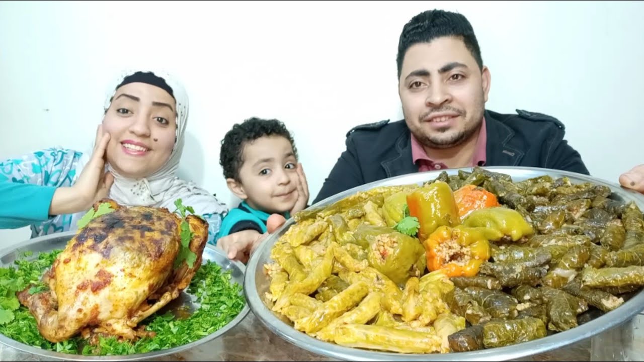 تحدي اكل المحشي الكرنب ضد المحشي ورك العنب و الفراخ المحشيه🍗 و العقاب مش هاعديها المره الجايه 😡
