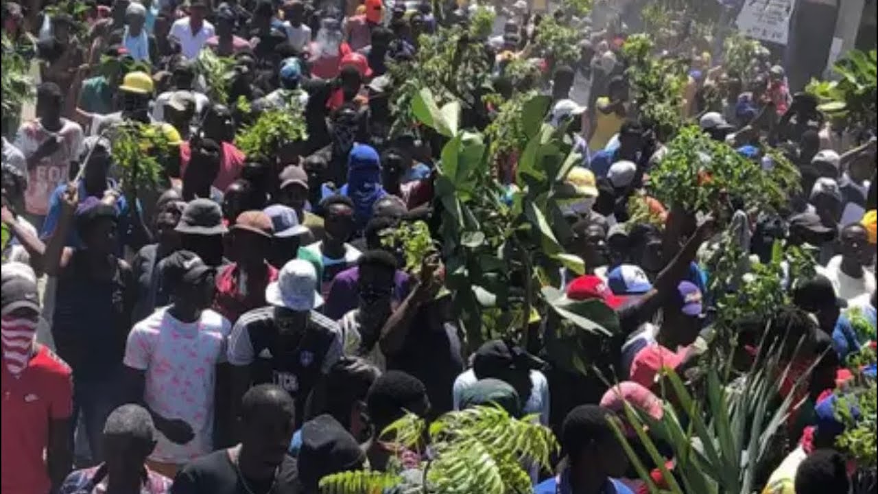 Cap-Haïtien: plusieurs milliers de personnes dans les rues contre Ariel Henry, un supermarché pillé