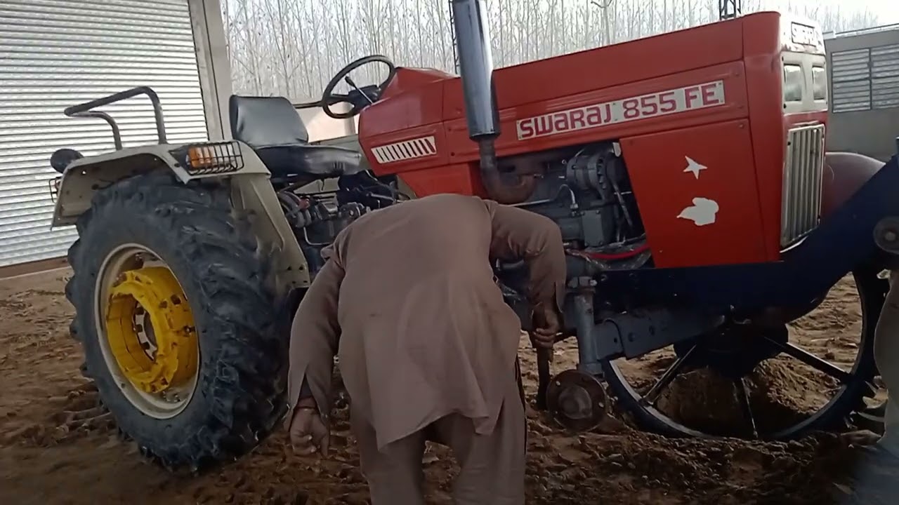 Sawraj tractor de patle tyer change kre