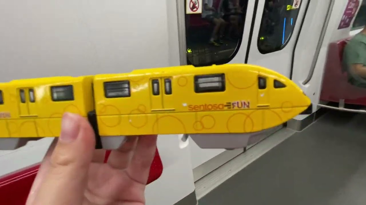 [SMRT R151] from EW27 Boon Lay to EW26 lakeside unboxing the VivoCity train toy