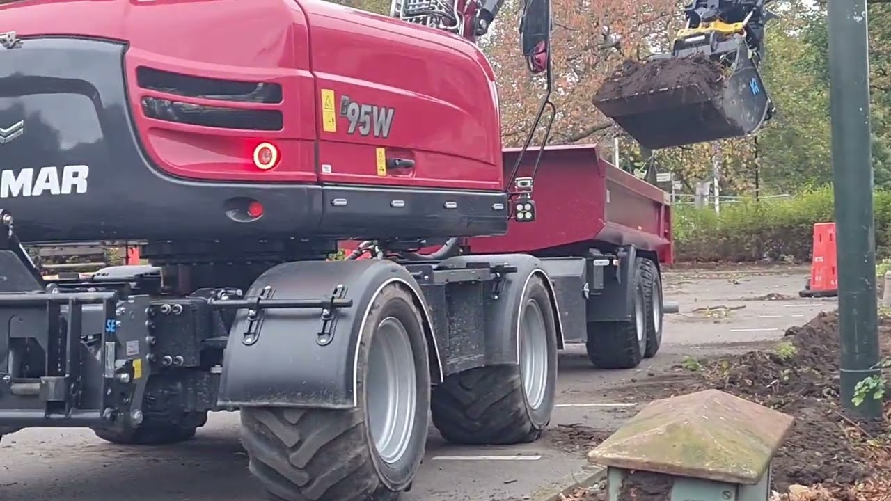 Yanmar B95 W with trailer Hardox