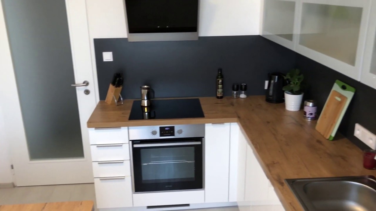 INSPIRACE: Kuchyňsk&eacute; linky Gorenje - b&iacute;l&aacute;, nadčasov&aacute; kuchyně v rekonstruovan&eacute;m bytě