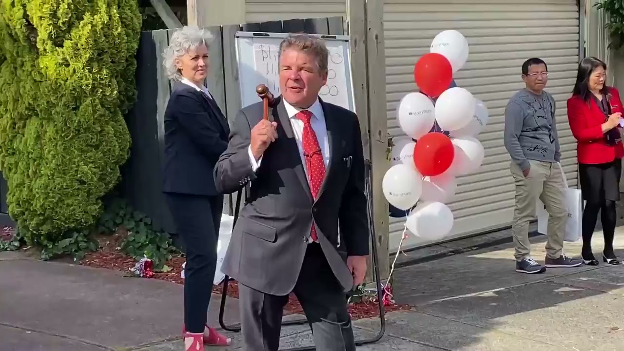 Live Auction @ 1 Pin Oak Court, Vermont South, Vic 3133