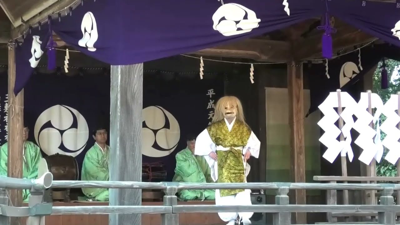 2026 2 1　加須市　玉敷神社初春祭　だるま市　神楽　矢先の白狐・稲荷神の舞