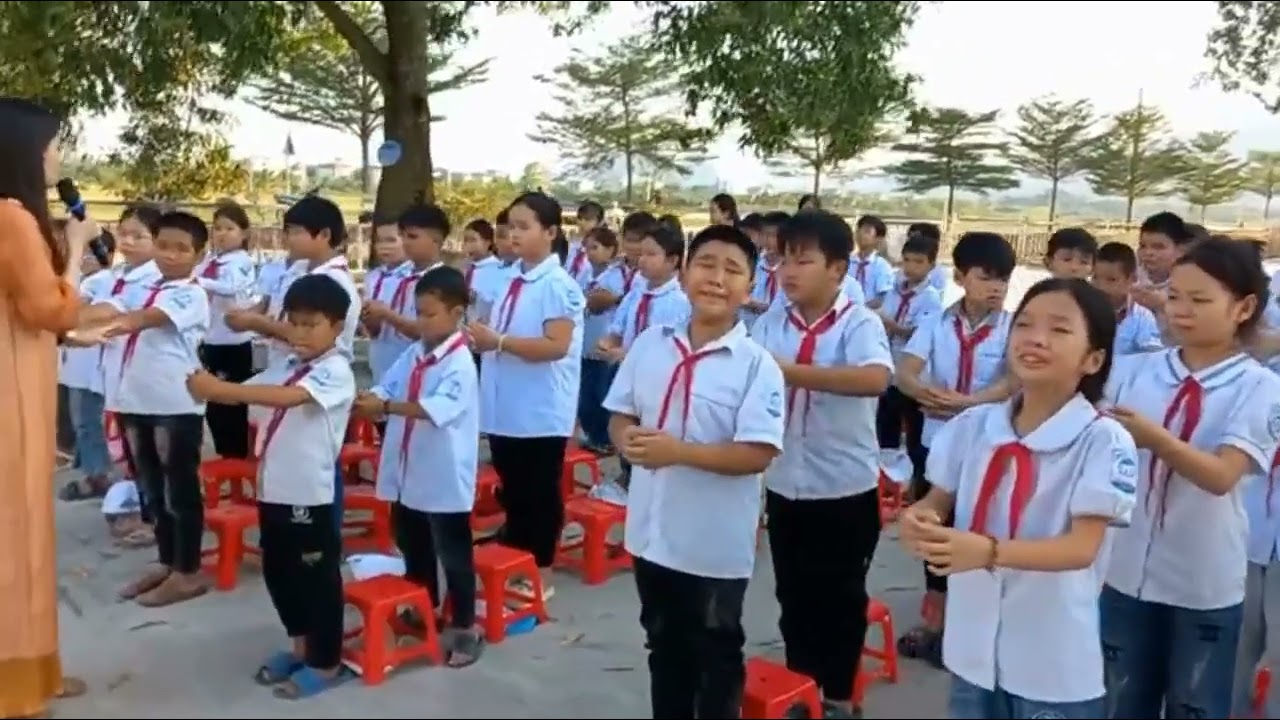 Bài học: Ơn cha mẹ, nghĩa thầy cô (Trường TH Yên Lâm: 13/11/2024)