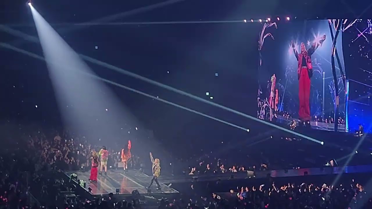 Pretty Boy + In the Club + Don't Stop The Music - 2NE1 (250413 WELCOME BACK ) ‎⁨@k-mola⁩ 