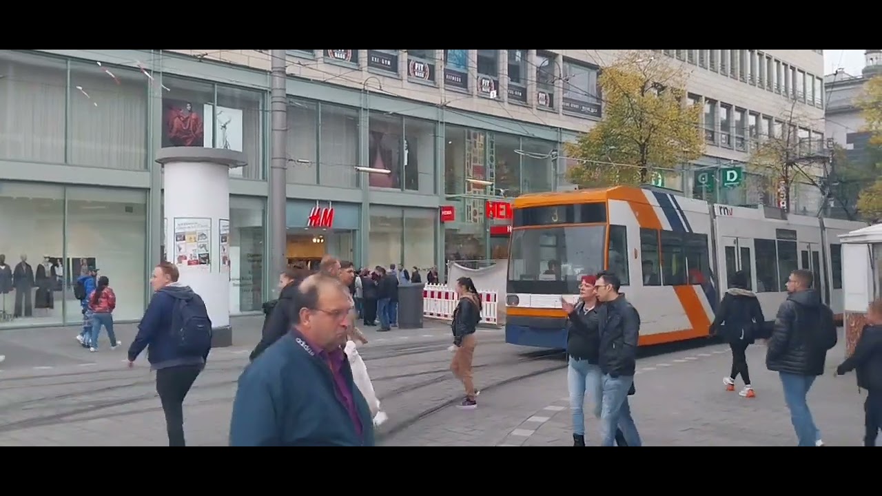 Straßenbahn Mannheim Am Paradeplatz 2024