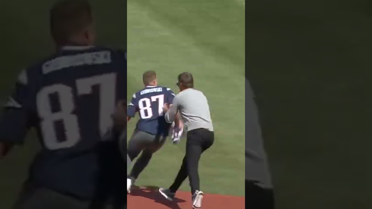 Tom Brady tackles Gronk 🤣 #Shorts #tombrady #brady #gronk