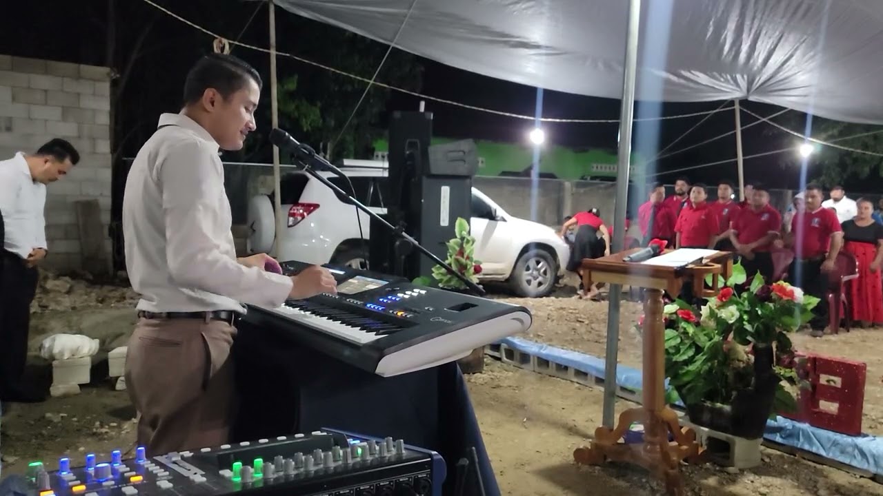 Duglas García Cantando en Vivo 