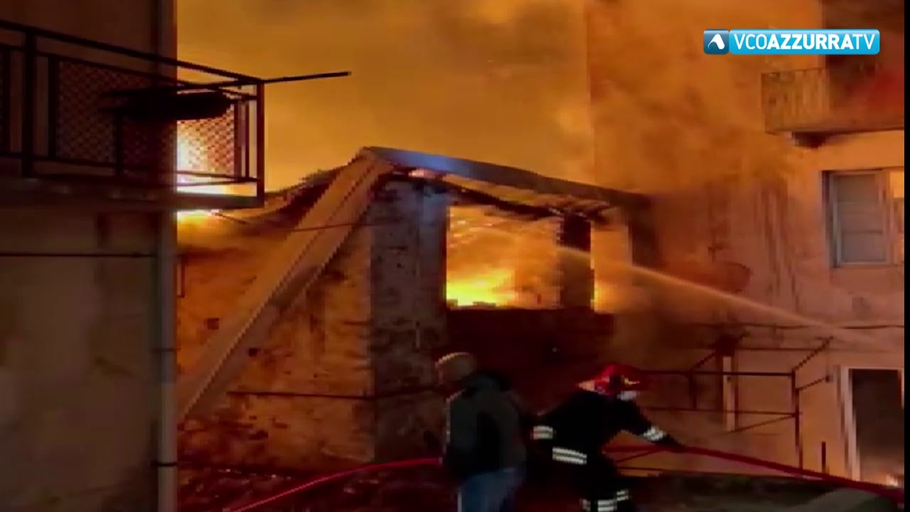 Spaventoso incendio all'alba a Verbania Suna