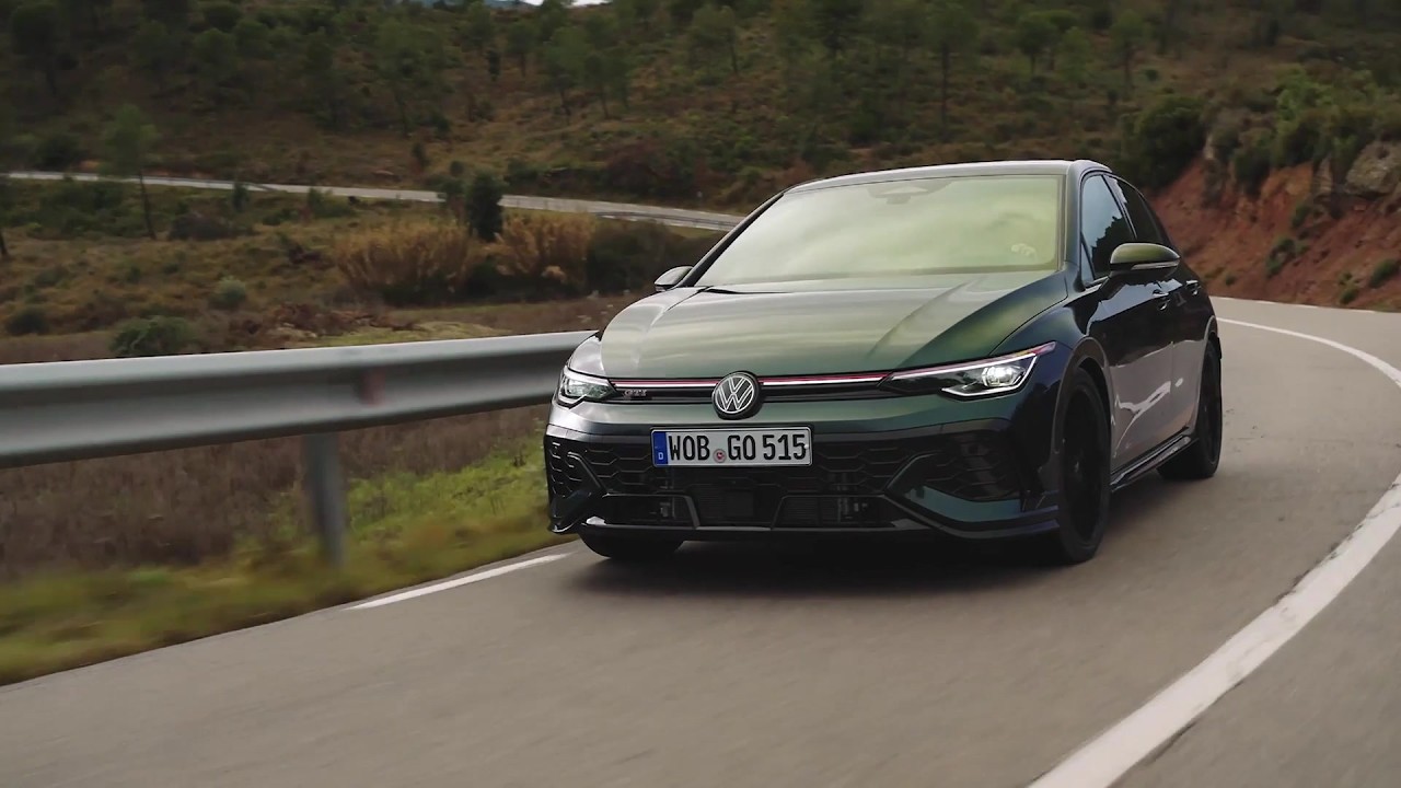 Видео тест-драйва Volkswagen Golf GTI EDITION 50 в цвете Dark Moss Green Metallic.