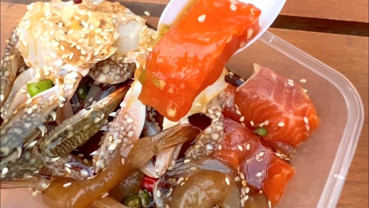 Trying  Raw Salmon Fillet, Raw Crabs , Raw Shrimps marinated with soy sauce  - Bangkok Street Food