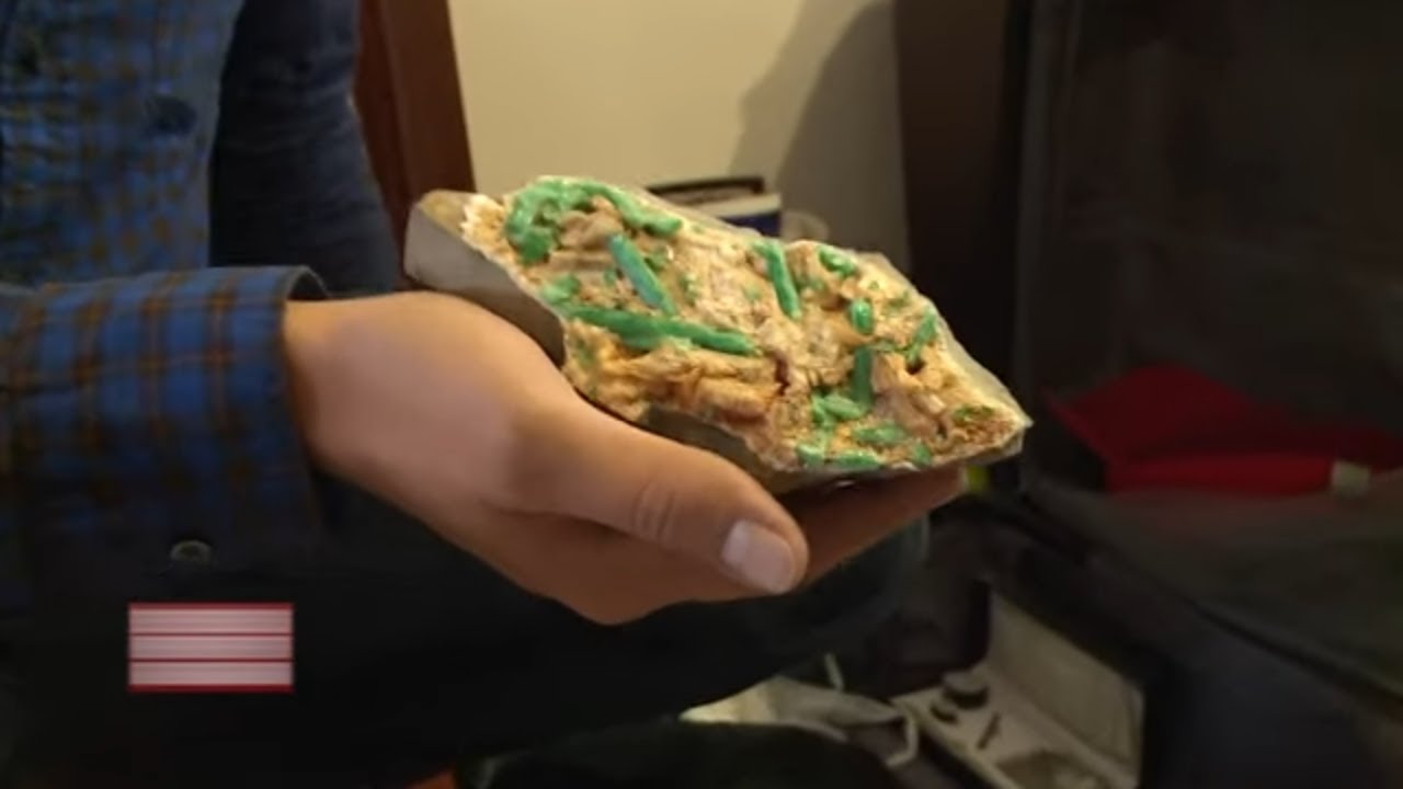 Il passe pour 100 000&euro; d'&eacute;meraudes sous le manteau