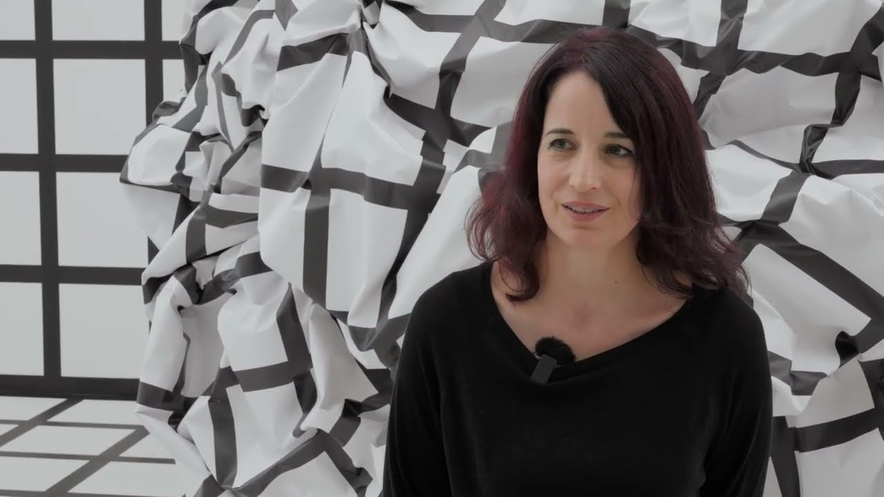 ARTIST TALK: Esther Stocker im Gespräch mit Sabine Schaschl