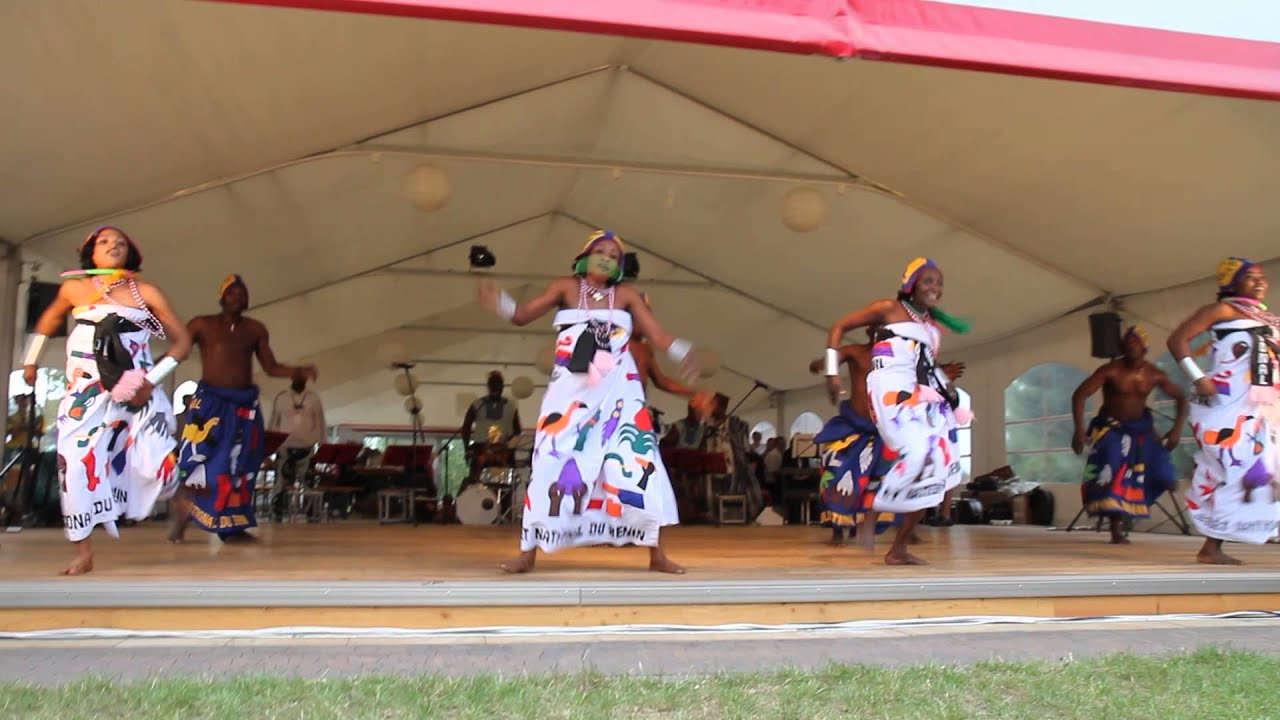 La danse Akonhoun du Ballet National du Bénin