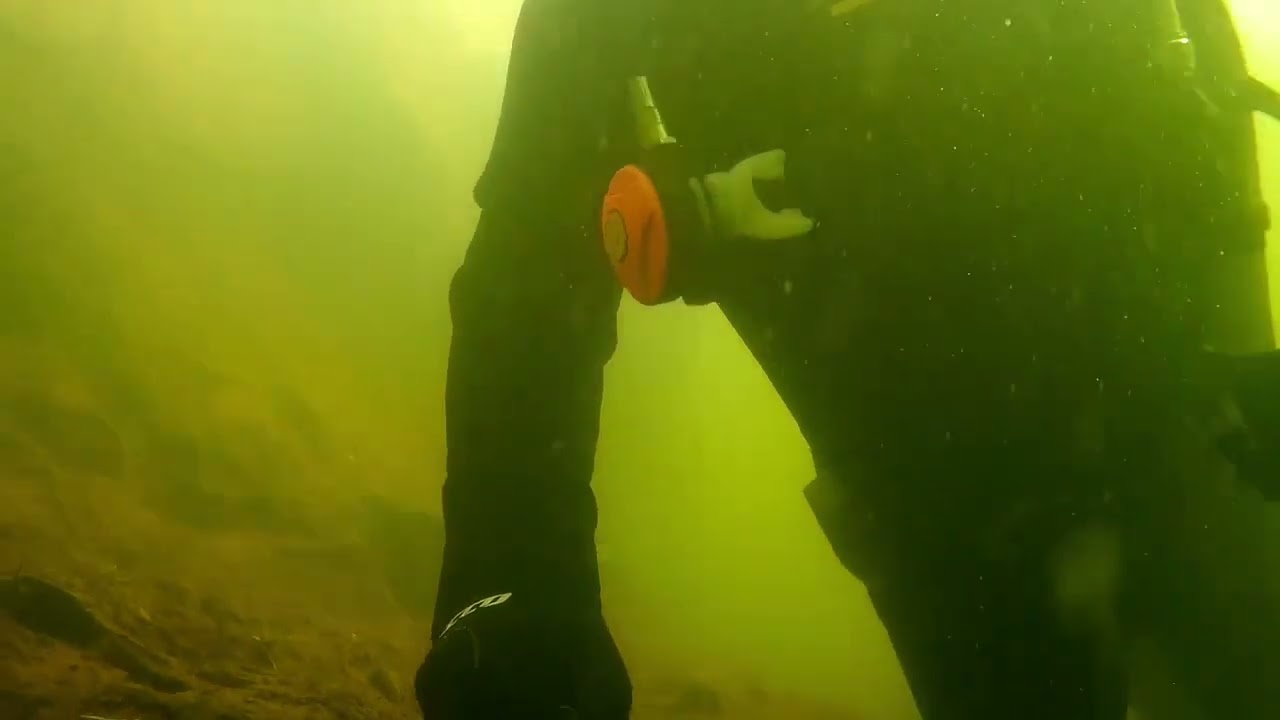 Hookah diving at small quarry
