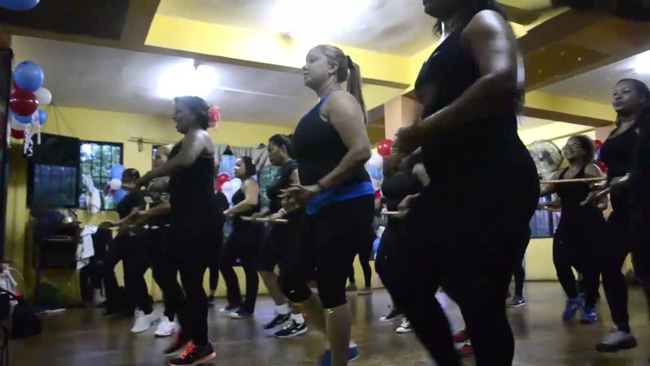 Aeróbicos Zumba con Ana Blanco la Poderosa  - Limbo