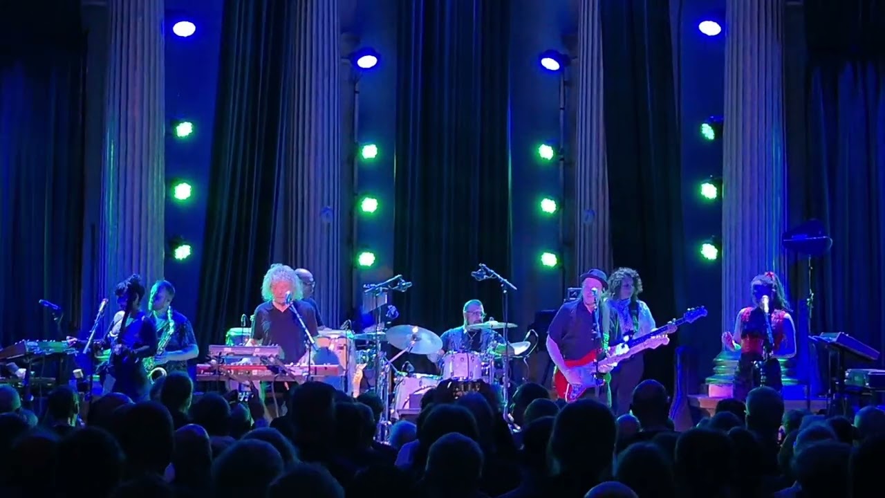 Jerry Harrison and Adrian Belew - Take me to the river (a la Talking Heads)