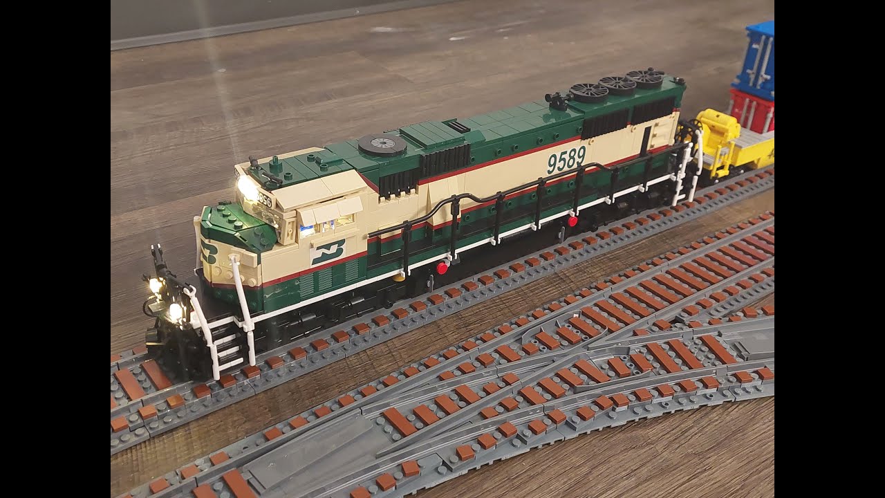 LEGO Burlington Northern EMD SD70MAC