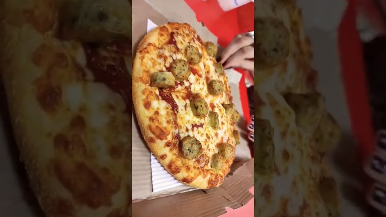 Domino's Chicken Sausage Pizza 🍕❤️ 