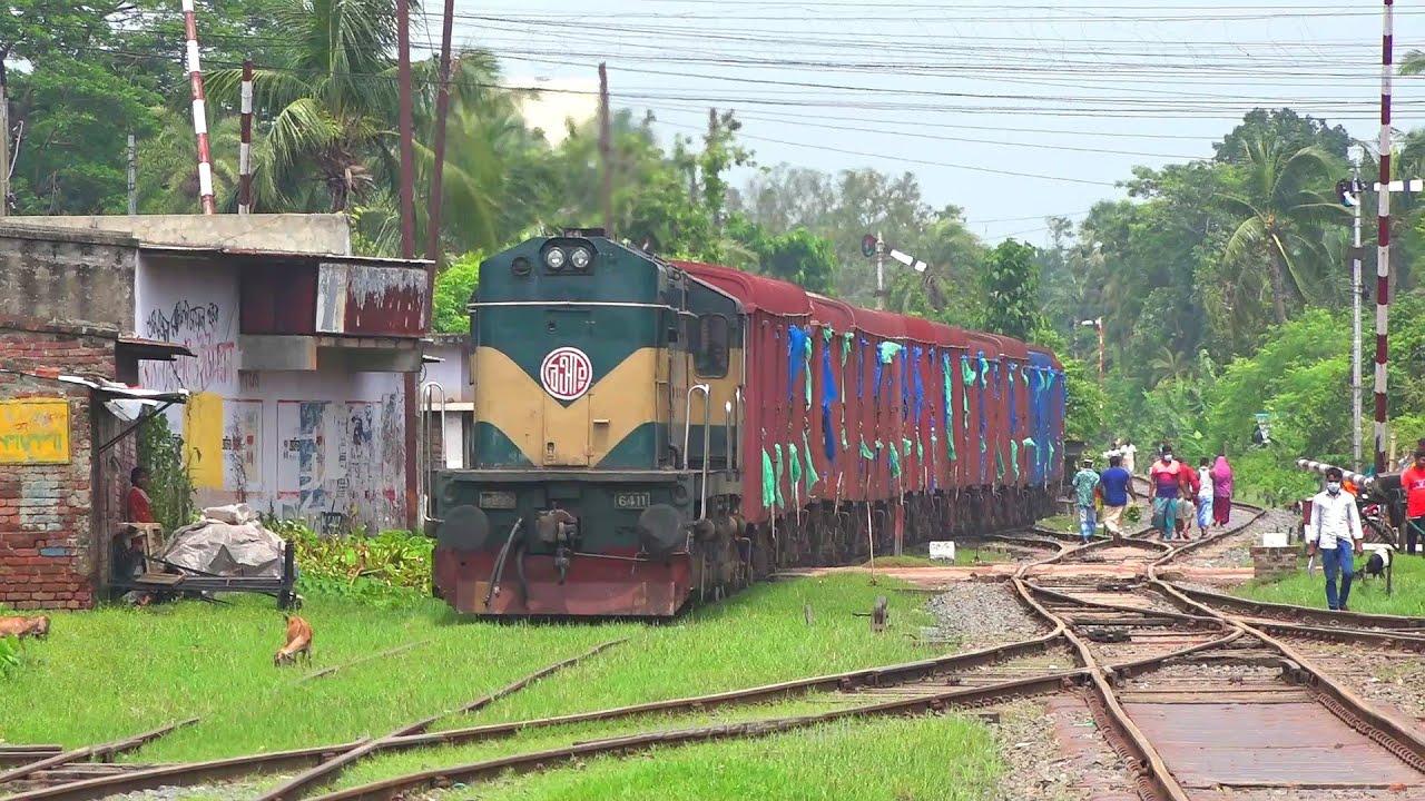 6411/DLW WDM-2(BG) Locomotive hauling a long red color Freight Train (BC) from Benapole Border