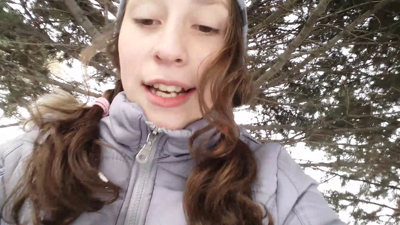 LEARNING HOW TO ZIP MY JACKET!!!