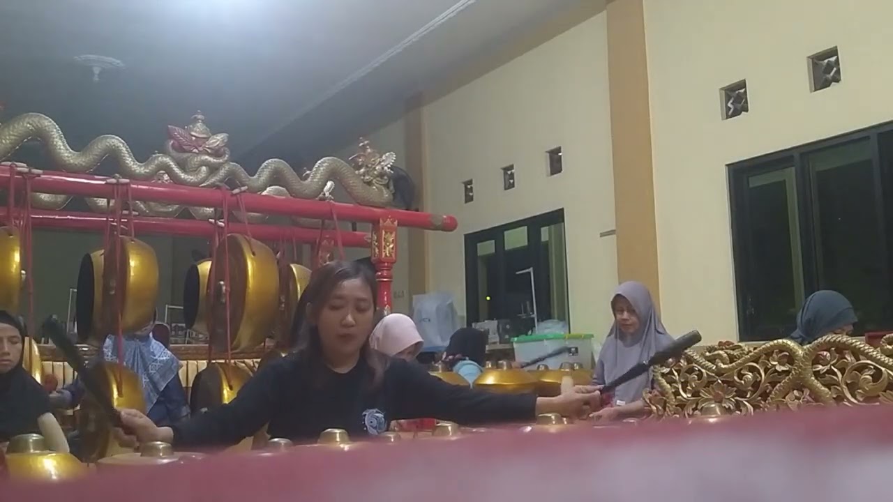 Giat latihan ibu2 pkk ngampel mejayan.suscraibe Lik komen njih