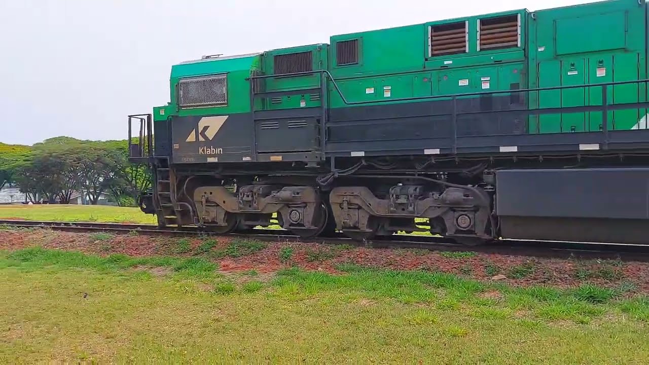 Carregado no domingo a tarde passando pela Antiga Estação de Trens em Mandaguari-PR.