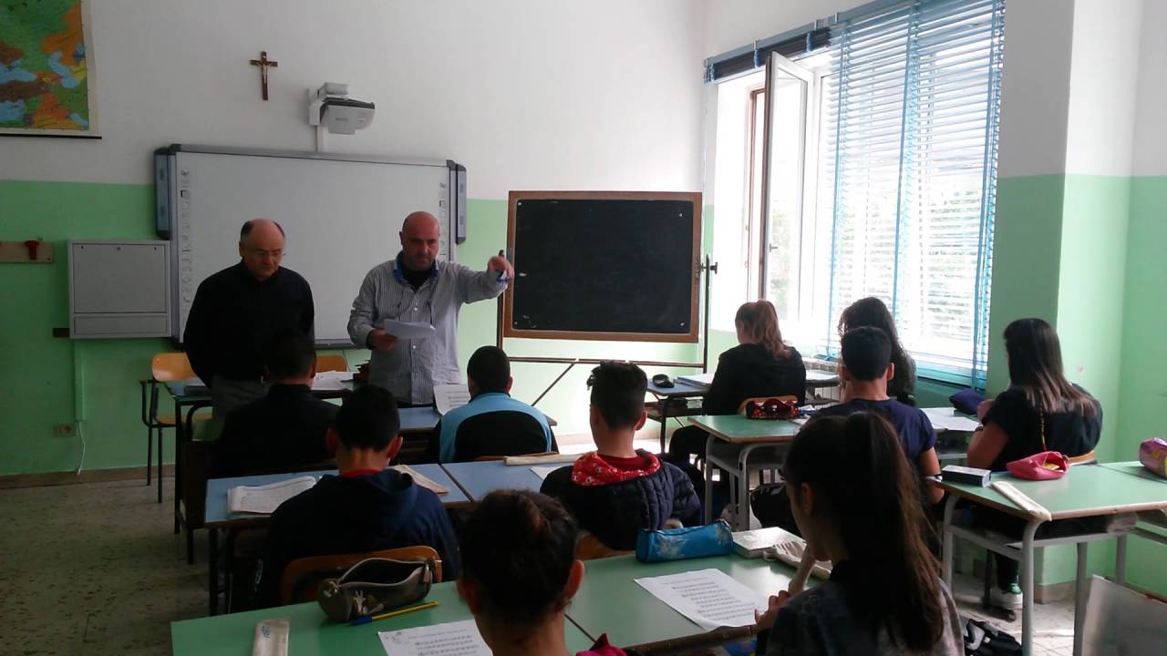 Esecuzione di brani per flauto dolce.