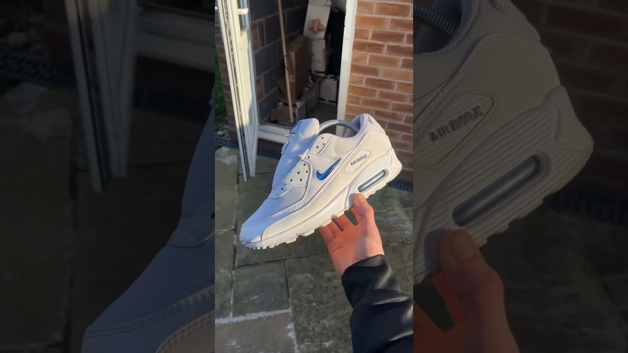 Nike air max 90s going from beat🤕 to heat🔥