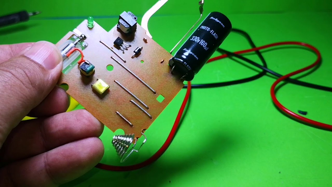 ESKİ FOTOĞRAF MAKİNESİNDEN ŞOK CİHAZI NASIL YAPILIR - FLAŞ DEVRESİ NASIL ÇALIŞIR - 3 V TO 300 V ⚡⚡