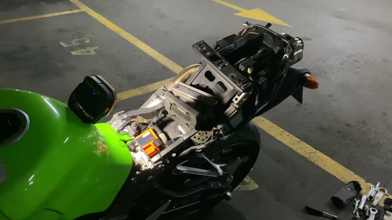 Recolocar ECU Centralita ZX6R Vídeo 2/3 